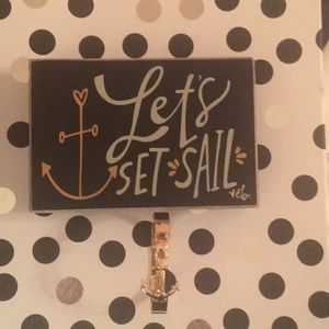 Gold anchor bracelet